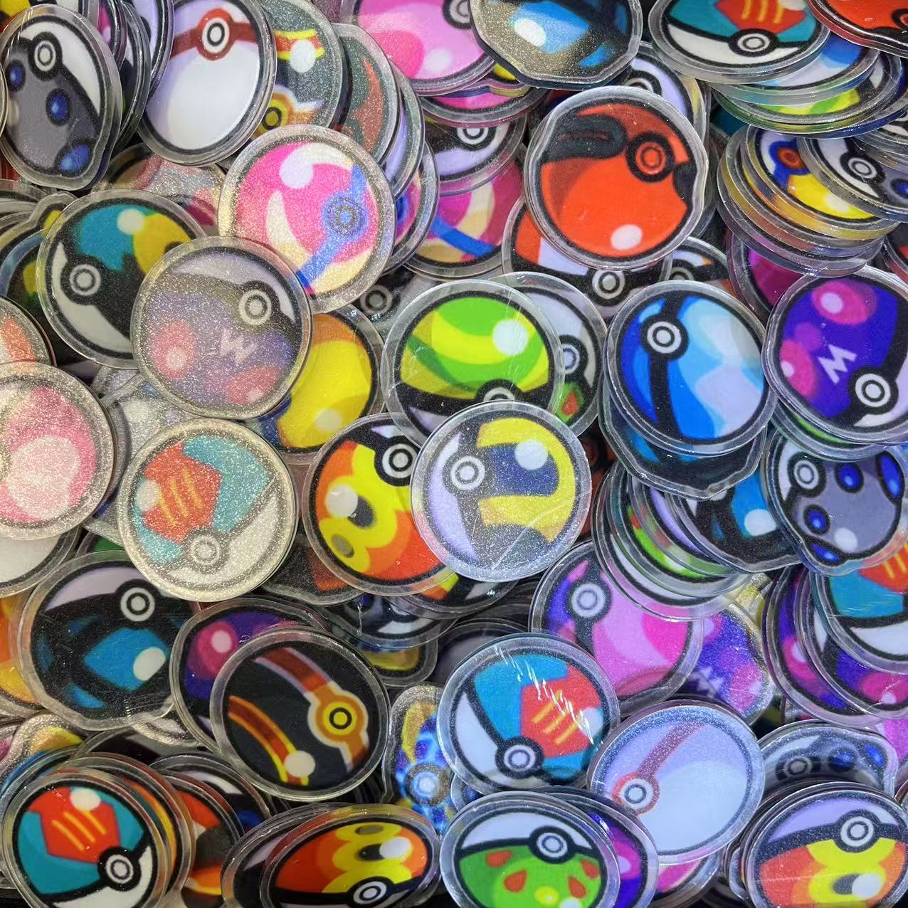 Pokemon balls 4cm-Acrylic chips