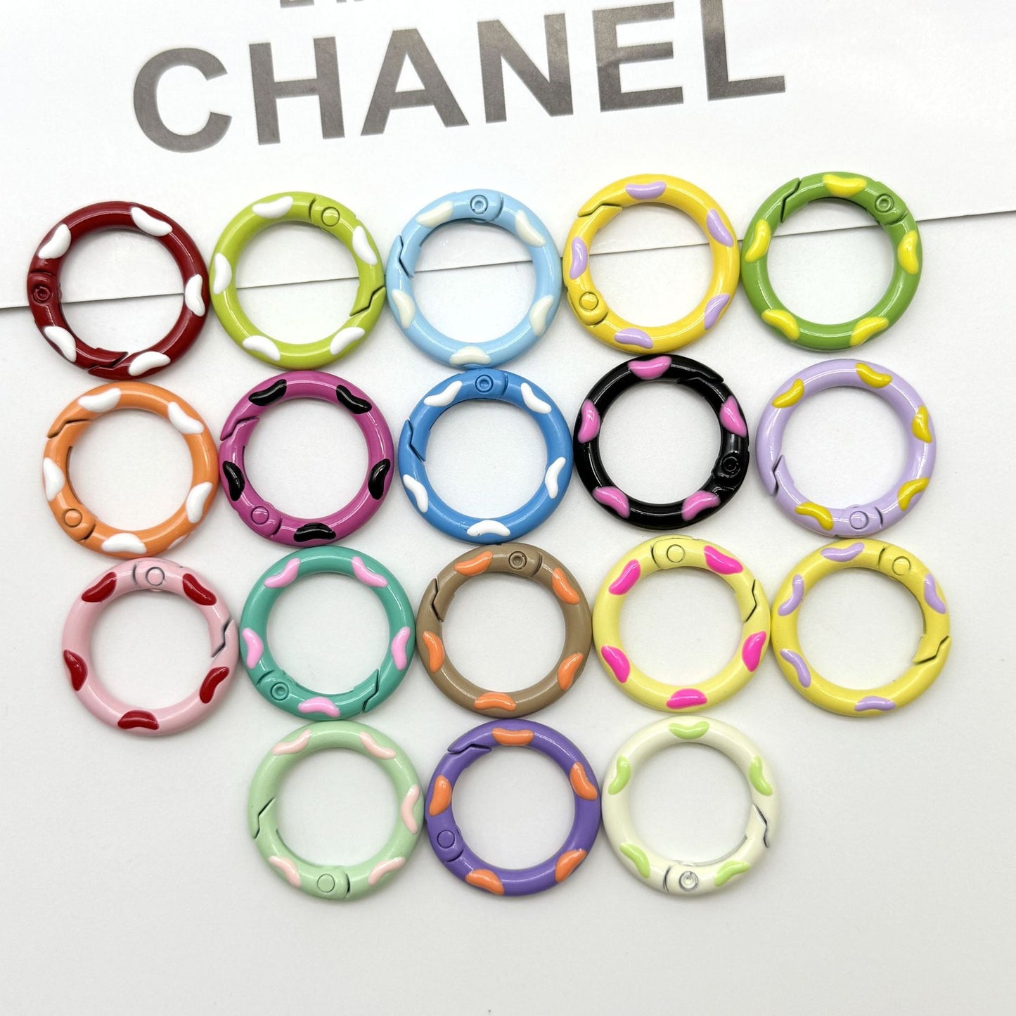 Metal keychain 10pcs (color random)